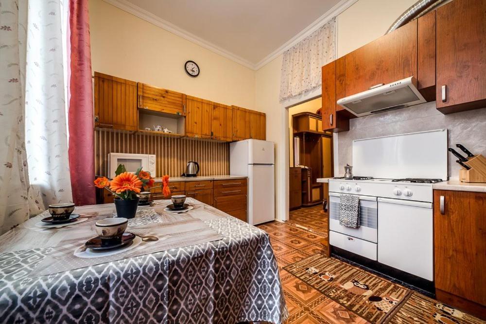 Apartments Near The Church Of Olga And Elizabeth Lviv Exterior photo